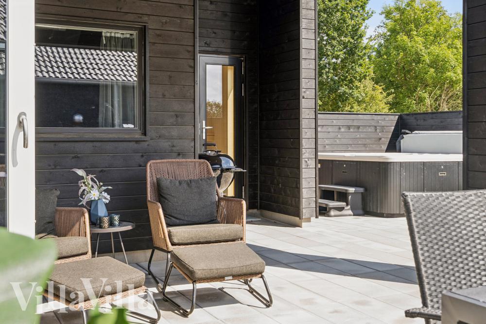 Das Luxusferienhaus Nr. 972 hat eine tolle Terrasse, die mit hochwertigen Gartenmöbeln für 16 Personen ausgestattet ist.