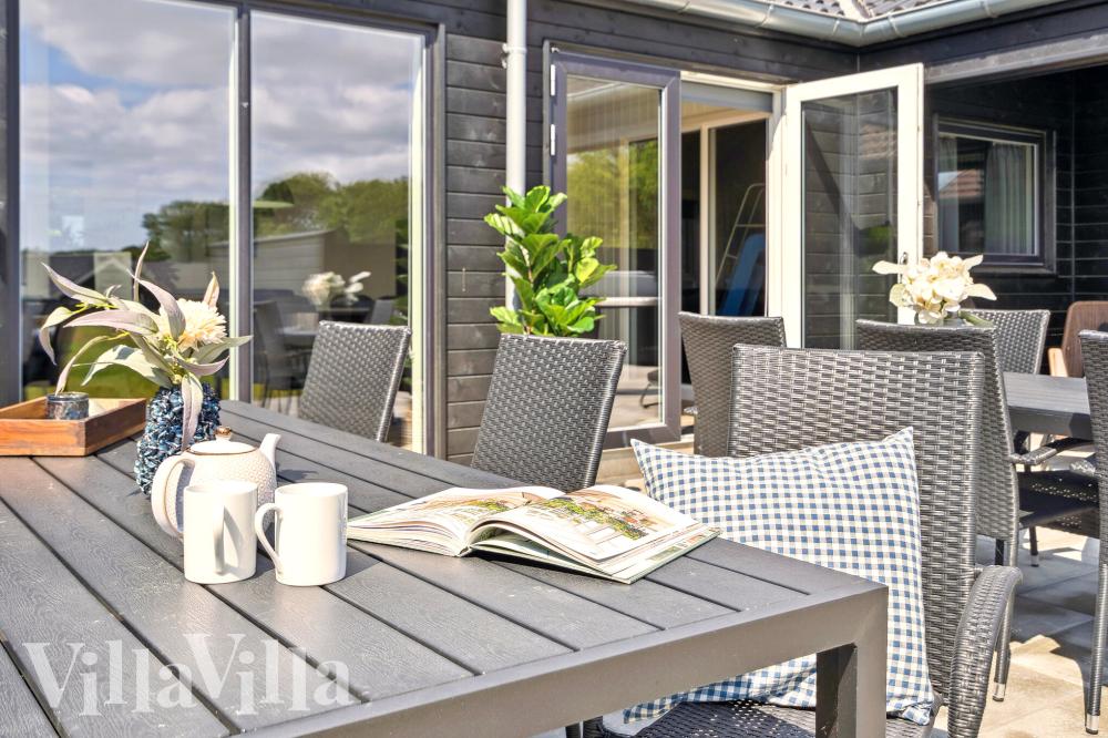 Genießen Sie einen Grillabend auf der Terrasse des Luxusferienhauses Nr. 972 in Nordjütland
