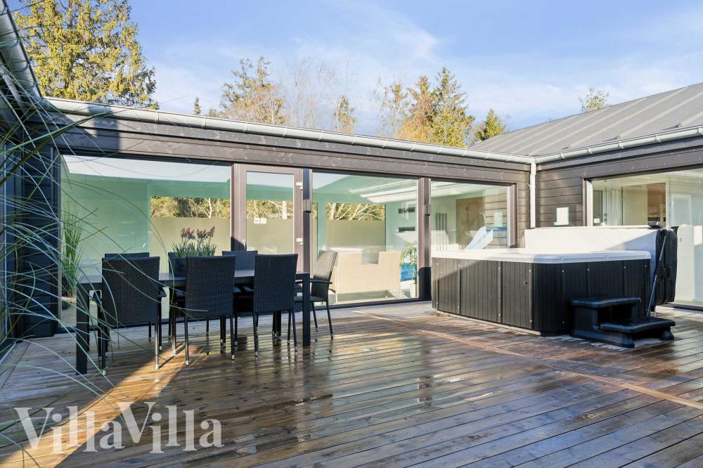 Genießen Sie einen Grillabend auf der Terrasse des Luxusferienhauses Nr. 996 in Ostjütland