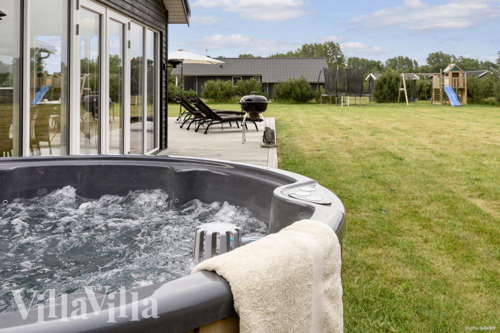 Genießen Sie den warmen Whirlpool im Luxusferienhaus Nr. 969 in Lolland/Falster/Mön