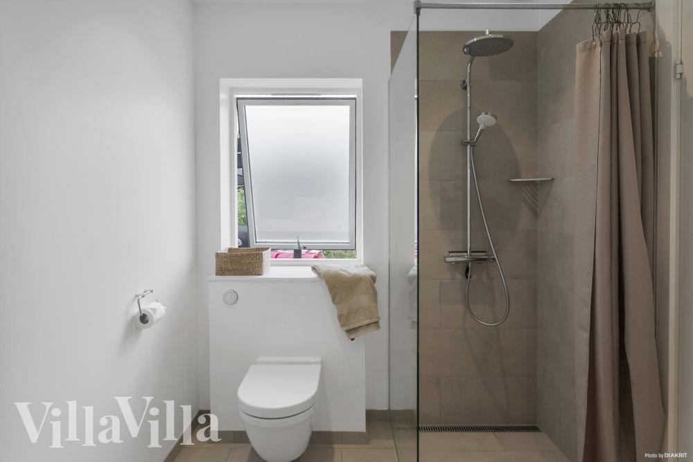 Eines der Badezimmer im Luxusferienhaus Nr. 969
