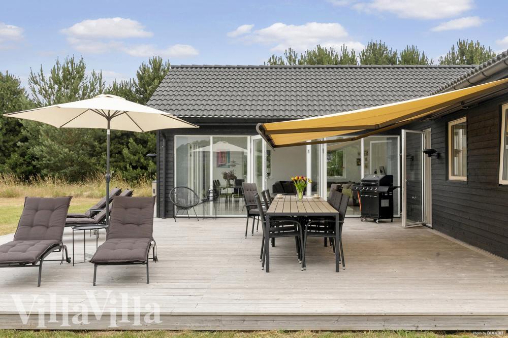Genießen Sie einen Grillabend auf der Terrasse des Luxusferienhauses Nr. 969 in Lolland/Falster/Mön