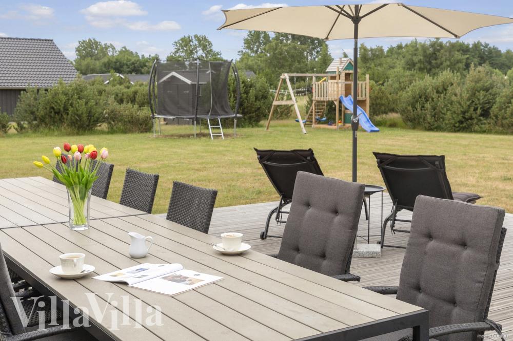Auf der Terrasse des Ferienhauses Nr. 969 ist Platz für 12 Personen.