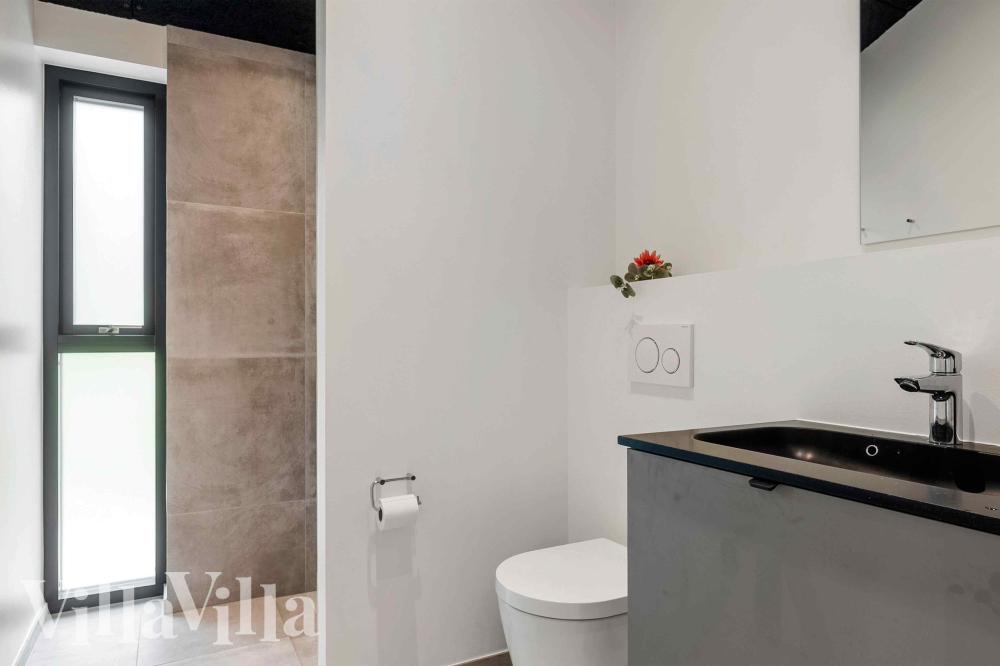 Eines der Badezimmer im Luxusferienhaus Nr. 994