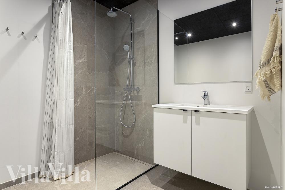 Im Luxusferienhaus Nr. 995 für 26 Personen gibt es Bad mit Dusche.