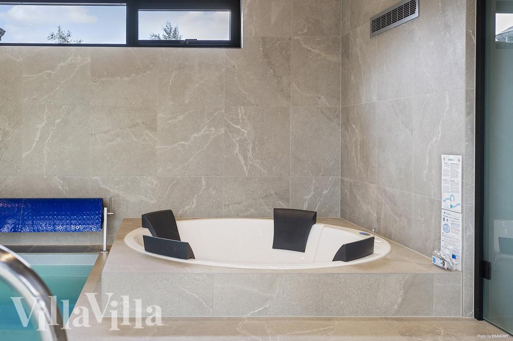 Das Luxusferienhaus Nr. 995 bietet u. a. einen tollen Whirlpool