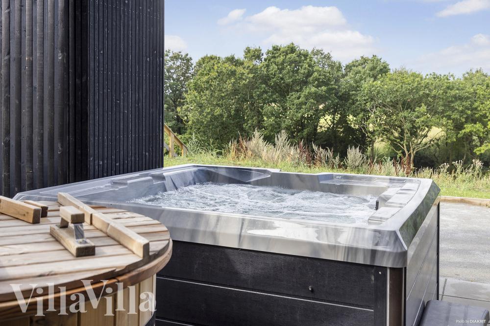 Genießen Sie den warmen Whirlpool im Luxusferienhaus Nr. 995 in Limfjord