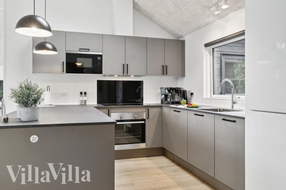 Die Küche in dem Luxusferienhaus Nr. 1000 ist so gut ausgestattet, dass man problemlos Mahlzeiten für 16 Personen zubereiten kann.