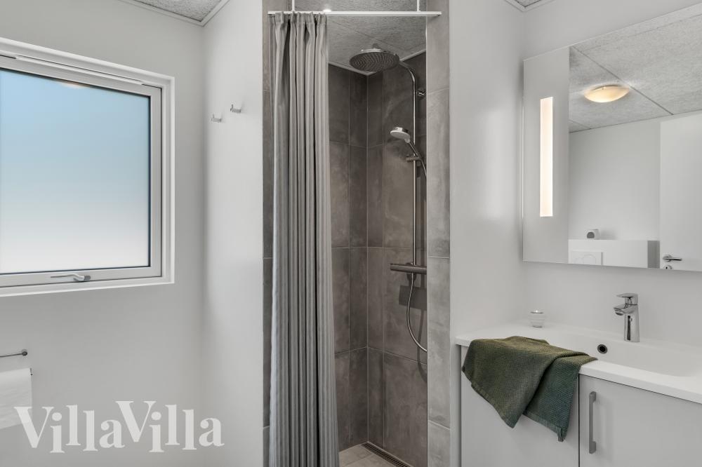 Eines der Badezimmer im Luxusferienhaus Nr. 1000