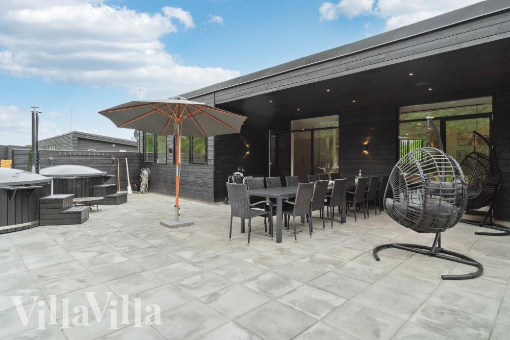 Das Luxusferienhaus Nr. 1002 hat eine tolle Terrasse, die mit hochwertigen Gartenmöbeln für 16 Personen ausgestattet ist.