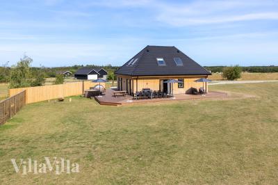 Diese schicke Haus mit Whirlpool Nr. 981 mit Platz für 14 Personen liegt in Limfjord