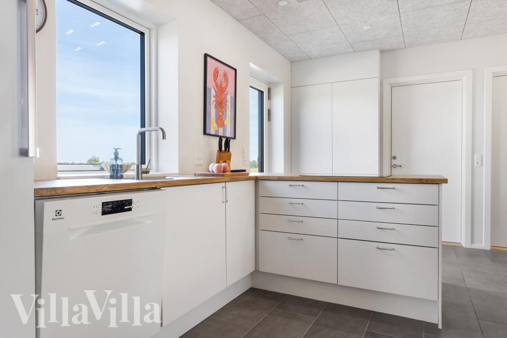Die Küche in dem Luxusferienhaus Nr. 981 ist so gut ausgestattet, dass man problemlos Mahlzeiten für 14 Personen zubereiten kann.