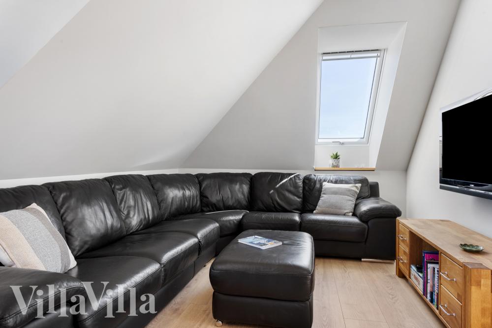 Die Couch im Luxusferienhaus Nr. 981 in Limfjord lädt zu Gesellschaftsspielen oder zu Kinoabenden ein.