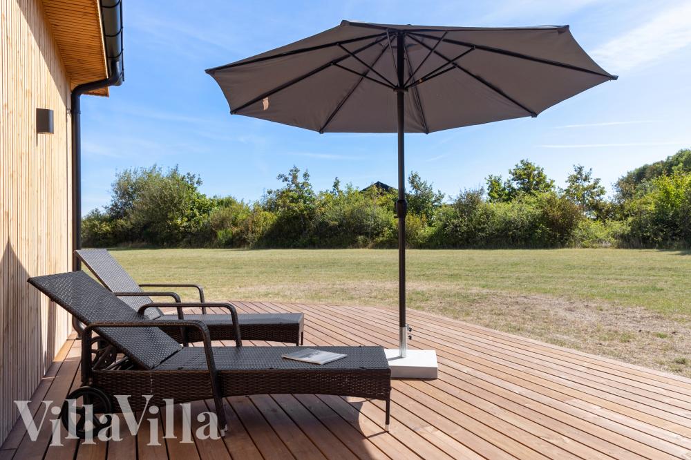 Das Luxusferienhaus Nr. 981 hat eine tolle Terrasse, die mit hochwertigen Gartenmöbeln für 14 Personen ausgestattet ist.