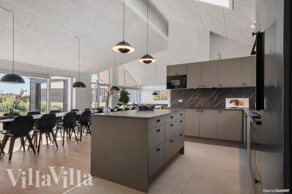 Die Küche in dem Luxusferienhaus Nr. 921 ist so gut ausgestattet, dass man problemlos Mahlzeiten für 18 Personen zubereiten kann.