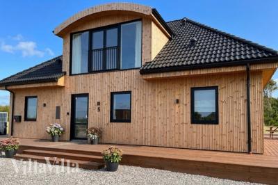 Diese schicke Haus mit Whirlpool Nr. 981 mit Platz für 14 Personen liegt in Limfjord