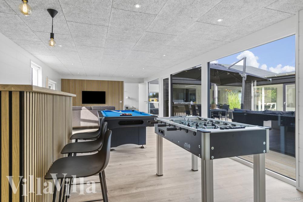 Neben den vielen schönen Stunden, die man im Poolbereich des Hauses verbringen kann, bietet das Luxusferienhaus 967 auch Spielevergnügen bei Billard/Tischtennis und Darts