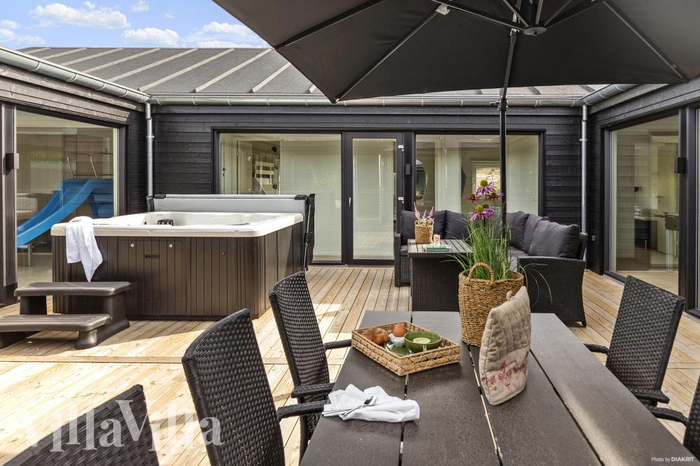 Das Luxusferienhaus Nr. 967 hat eine tolle Terrasse, die mit hochwertigen Gartenmöbeln für 22 Personen ausgestattet ist.
