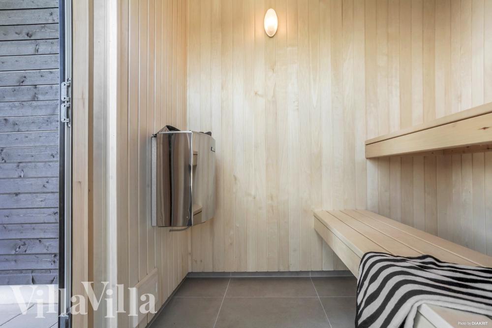 Genießen Sie die heiße Sauna im Luxusferienhaus Nr. 1001 für 26 Personen