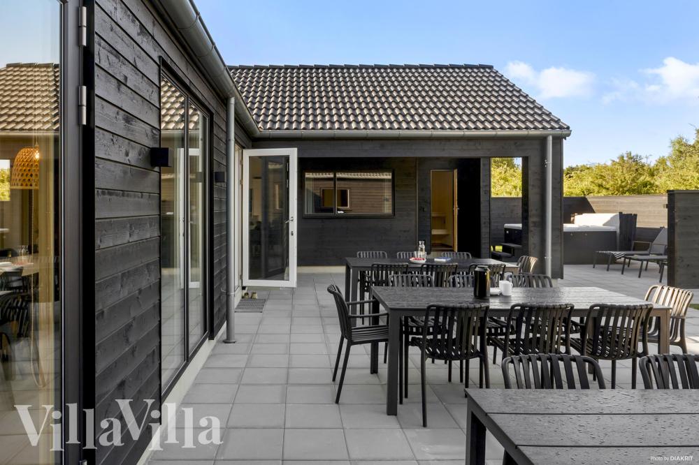 Das Luxusferienhaus Nr. 1001 hat eine tolle Terrasse, die mit hochwertigen Gartenmöbeln für 26 Personen ausgestattet ist.