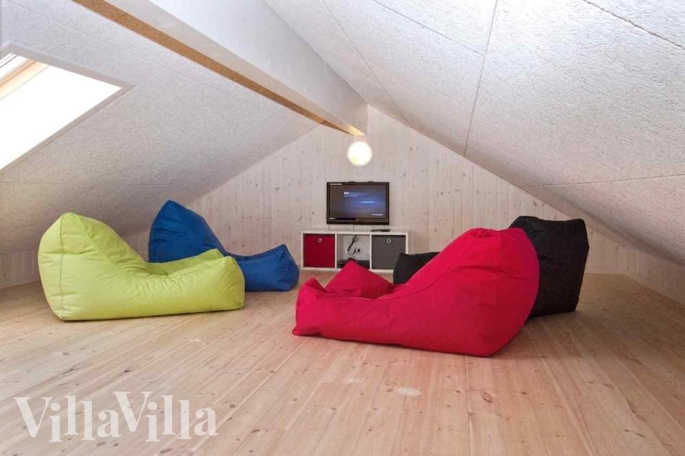 Einige der 24 Schlafgelegenheiten befinden sich im Luxusferienhaus Nr. 283 auf dem ausgebauten Dachboden