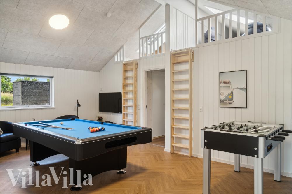 Neben den vielen schönen Stunden, die man im Poolbereich des Hauses verbringen kann, bietet das Luxusferienhaus 999 auch Spielevergnügen bei Billard/Tischtennis und Darts