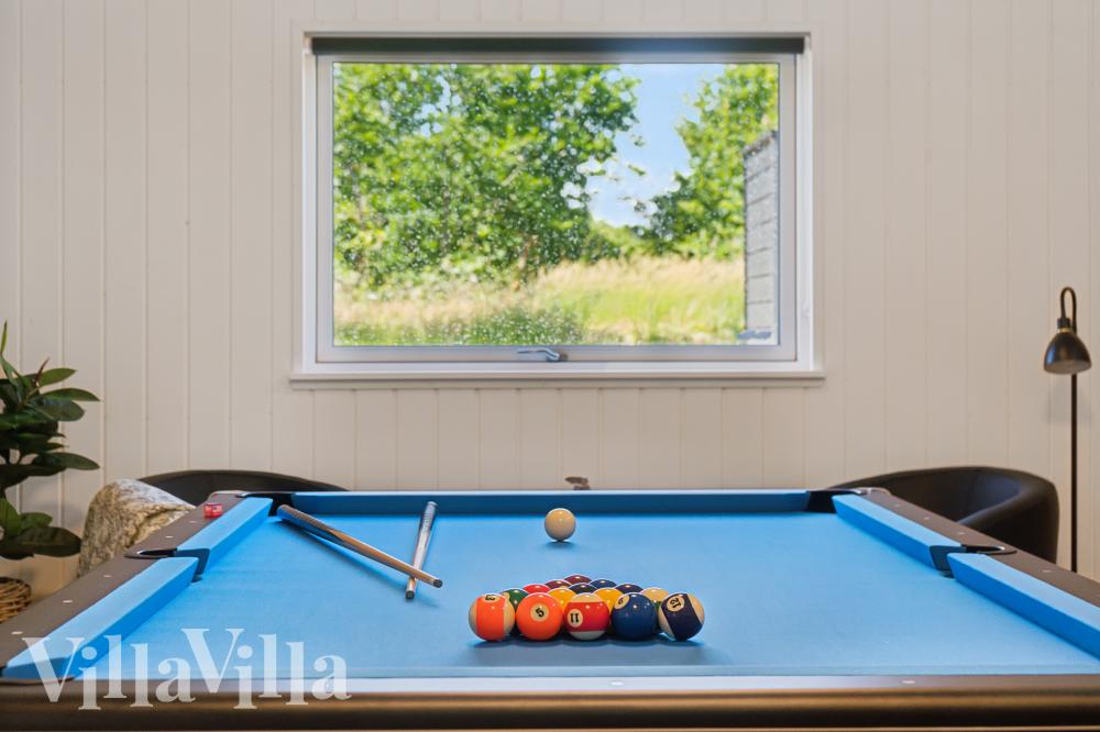 Das Luxusferienhaus 999 für 14 Personen hat einen großen Aktivitätsraum mit u. a. Billard und Darts