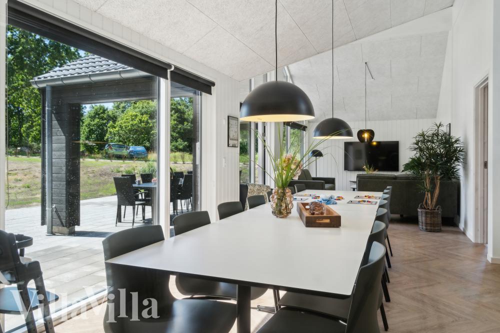 Aufenthaltsraum mit Platz für 14 im Luxusferienhaus Nr. 999.