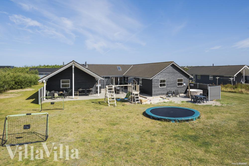 Dieses schöne Poolhaus Nr. 196 mit Platz für 22 Personen liegt in Nordjütland