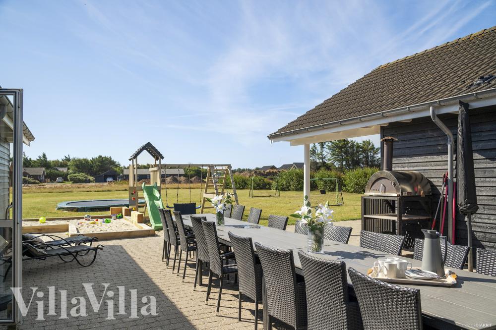 Genießen Sie einen Grillabend auf der Terrasse des Luxusferienhauses Nr. 196 in Nordjütland