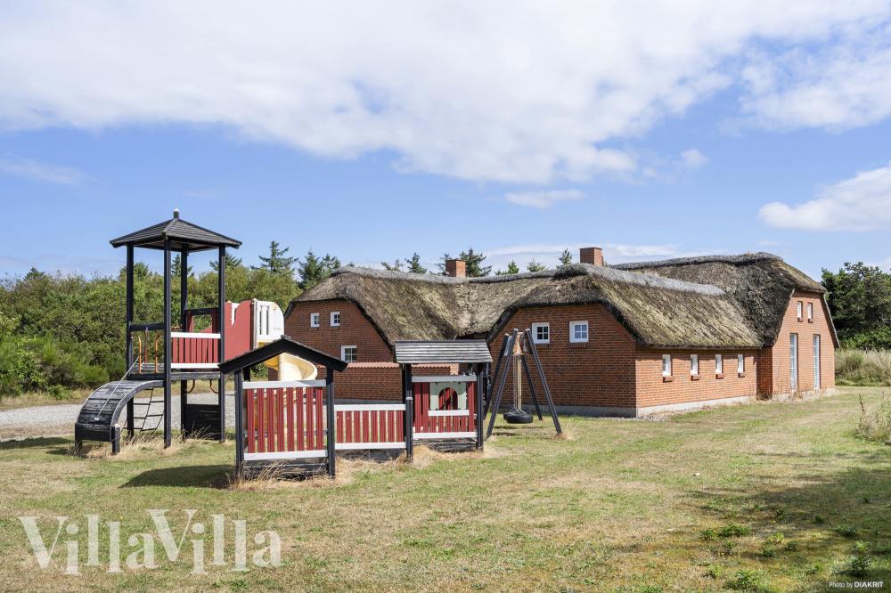 Dieses schöne Poolhaus Nr. 989 mit Platz für 16 Personen liegt in Westjütland