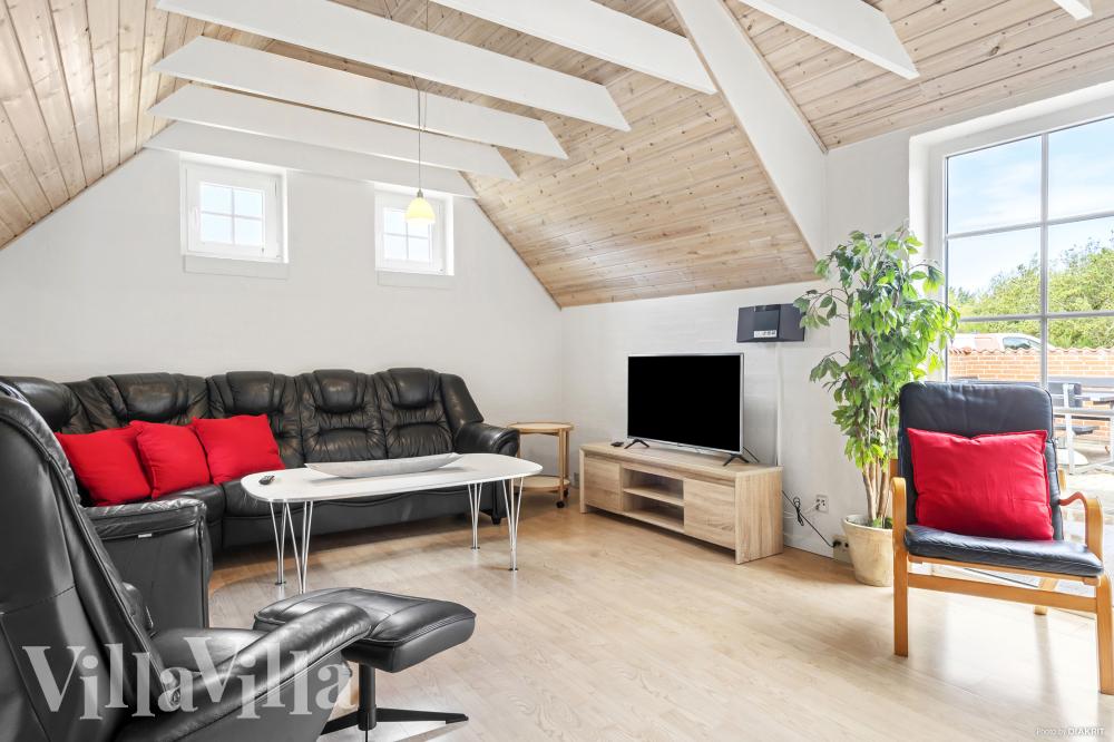 Das Luxusferienhaus 989 für 16 Personen hat einen großen Aktivitätsraum mit u. a. Billard und Darts