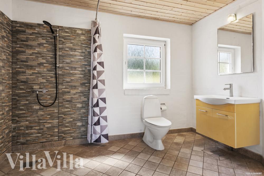 Eines der Badezimmer im Luxusferienhaus Nr. 989