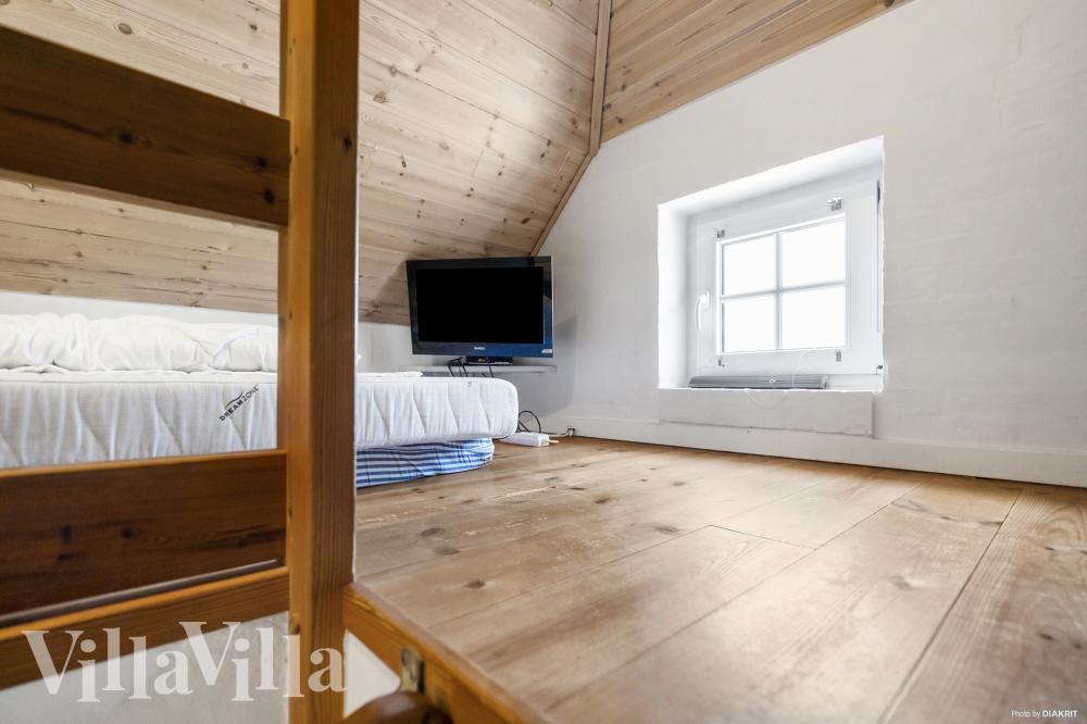 Einige der 16 Schlafgelegenheiten befinden sich im Luxusferienhaus Nr. 989 auf dem ausgebauten Dachboden