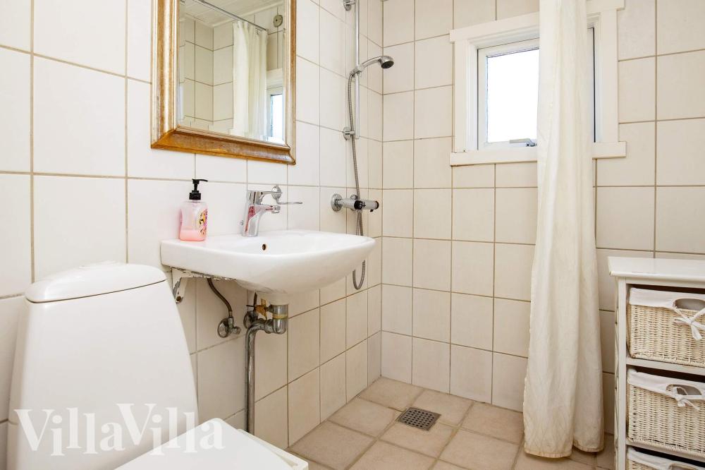 Im Luxusferienhaus Nr. 1003 für 14 Personen gibt es Bad mit Dusche.