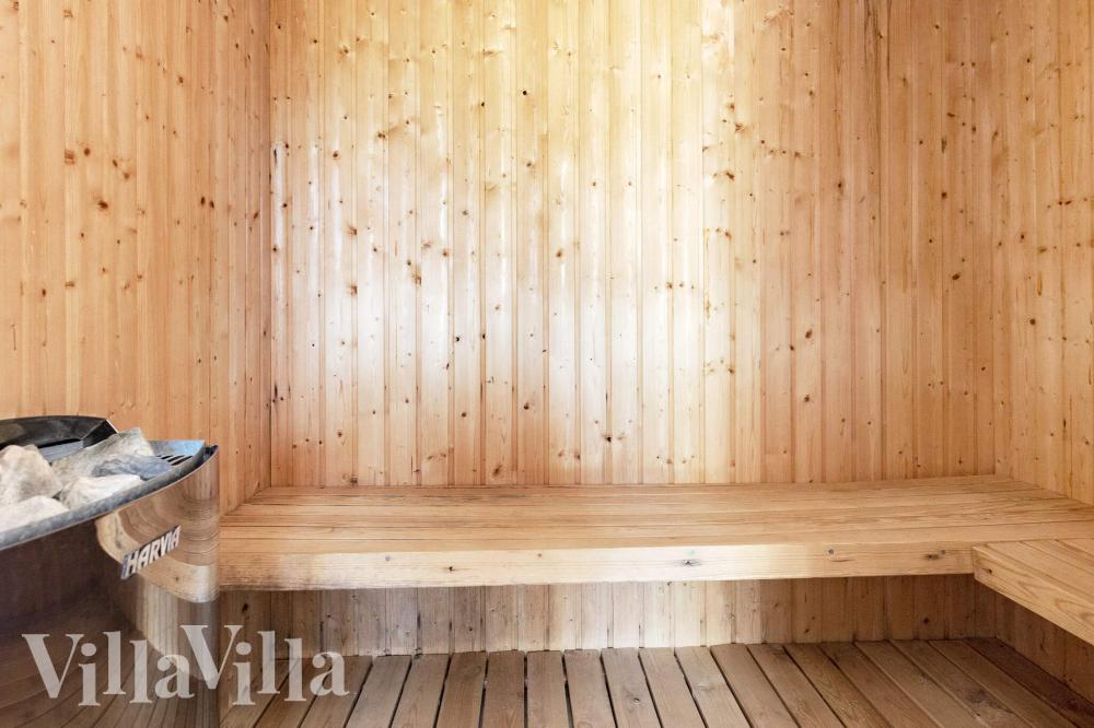 Genießen Sie die heiße Sauna im Luxusferienhaus Nr. 1003 für 14 Personen