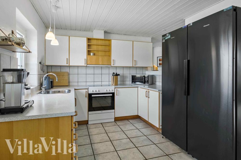 Die Küche in dem Luxusferienhaus Nr. 1005 ist so gut ausgestattet, dass man problemlos Mahlzeiten für 14 Personen zubereiten kann.