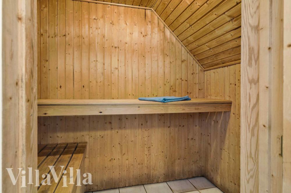 Genießen Sie die heiße Sauna im Luxusferienhaus Nr. 1005 für 14 Personen