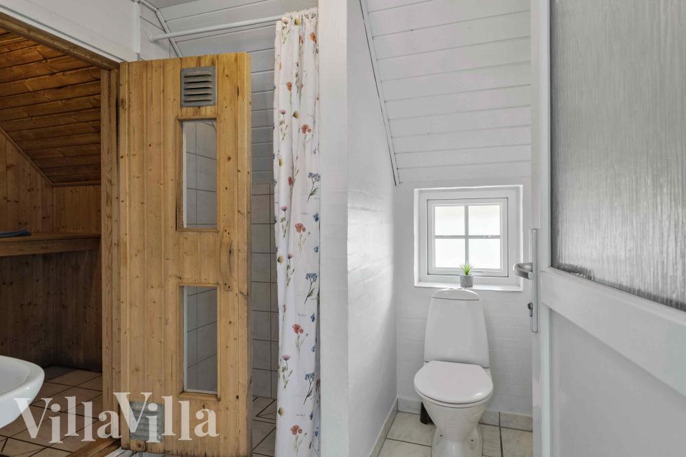 Eines der Badezimmer im Luxusferienhaus Nr. 1005