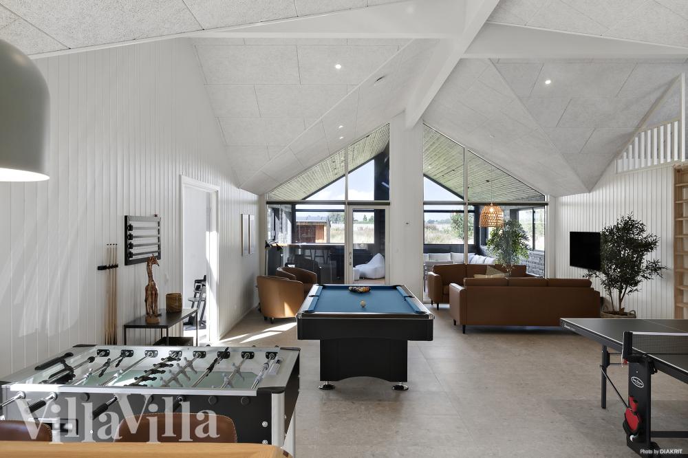Neben den vielen schönen Stunden, die man im Poolbereich des Hauses verbringen kann, bietet das Luxusferienhaus 966 auch Spielevergnügen bei Billard/Tischtennis und Darts