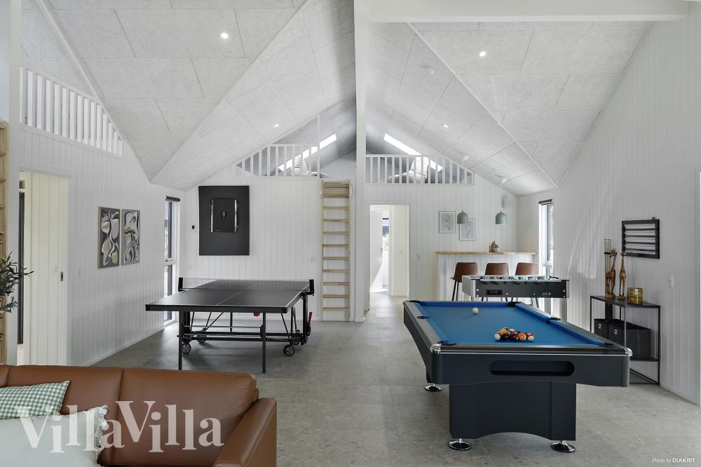 Das Luxusferienhaus 966 für 26 Personen hat einen großen Aktivitätsraum mit u. a. Billard und Darts