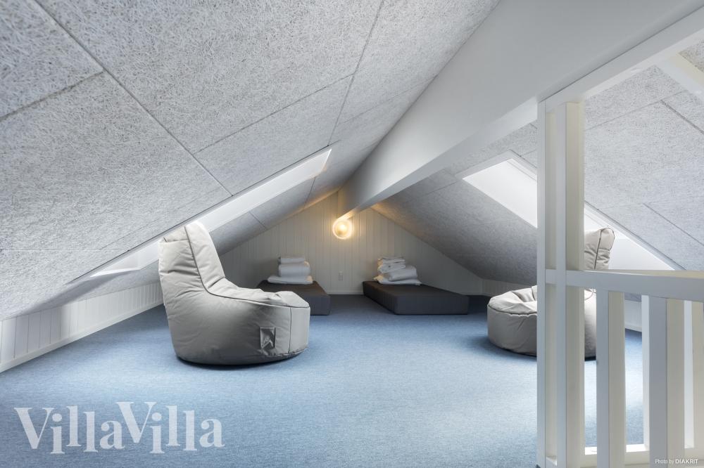 Einige der 26 Schlafgelegenheiten befinden sich im Luxusferienhaus Nr. 966 auf dem ausgebauten Dachboden