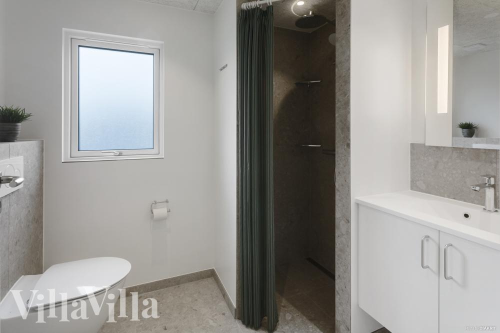 Eines der Badezimmer im Luxusferienhaus Nr. 966