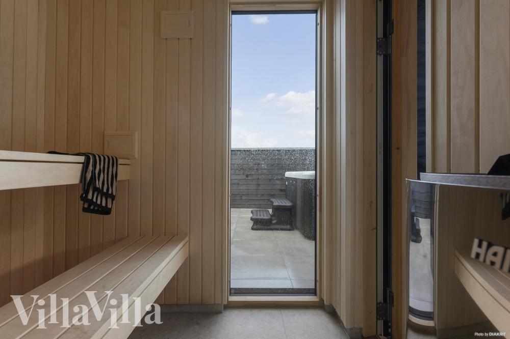 Genießen Sie die heiße Sauna im Luxusferienhaus Nr. 966 für 26 Personen