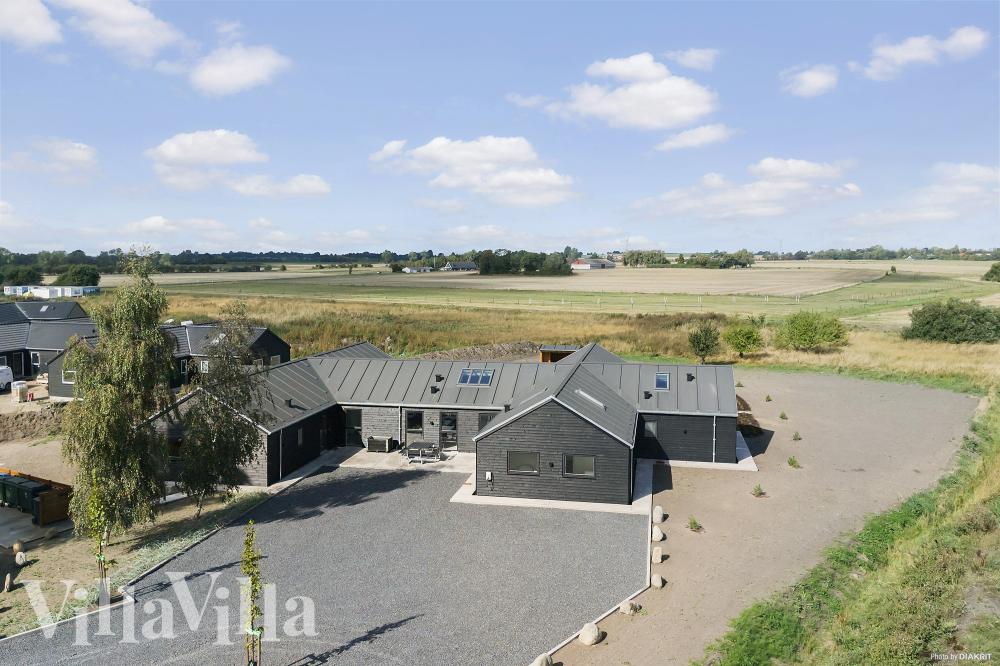 Dieses schicke Poolhaus Nr. 966 liegt in Lolland/Falster/Mön und bietet Platz für 26 Personen.