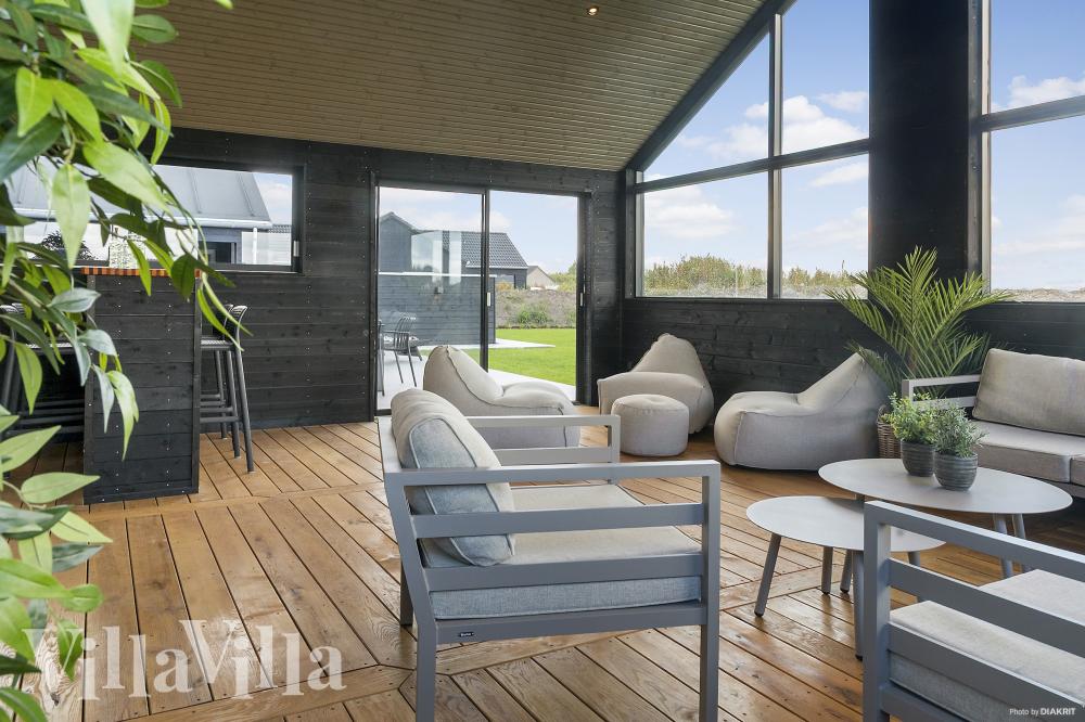 Das Luxusferienhaus Nr. 966 hat eine tolle Terrasse, die mit hochwertigen Gartenmöbeln für 26 Personen ausgestattet ist.