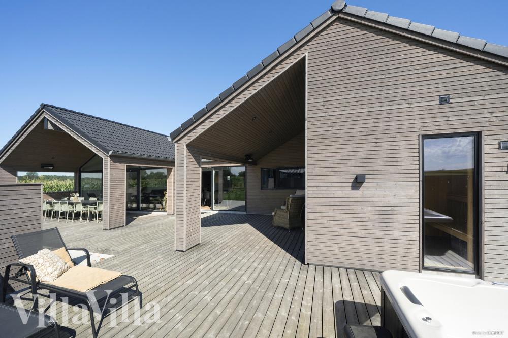 Das Luxusferienhaus Nr. 648 hat eine tolle Terrasse, die mit hochwertigen Gartenmöbeln für 14 Personen ausgestattet ist.