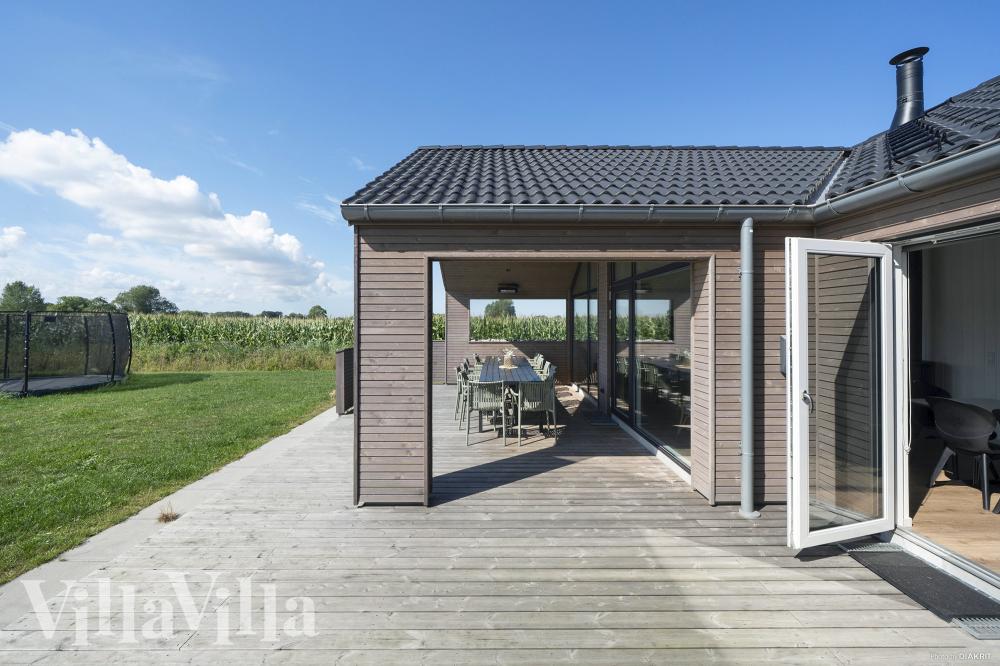 Auf der Terrasse des Ferienhauses Nr. 648 ist Platz für 14 Personen.