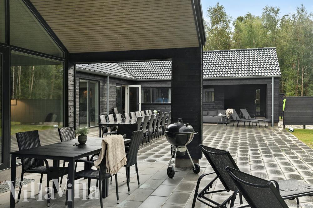 Das Luxusferienhaus Nr. 905 hat eine tolle Terrasse, die mit hochwertigen Gartenmöbeln für 30 Personen ausgestattet ist.