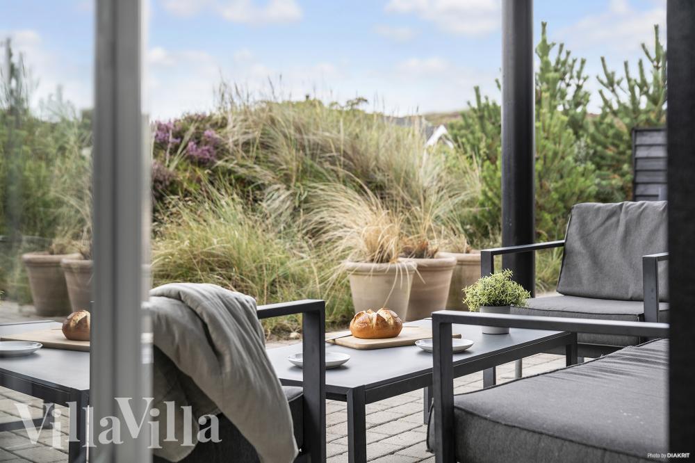 Genießen Sie einen Grillabend auf der Terrasse des Luxusferienhauses Nr. 383 in Westjütland